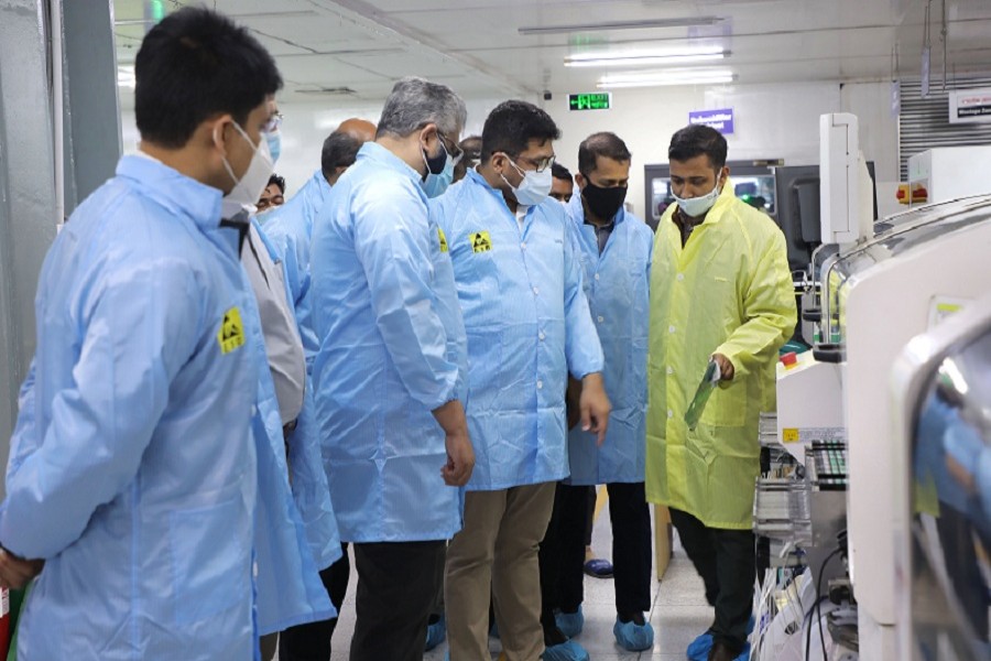 DU business faculty teacher delegation visits Walton factory
