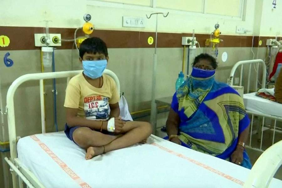 India allows surgeries by traditional practitioners, one million doctors on strike