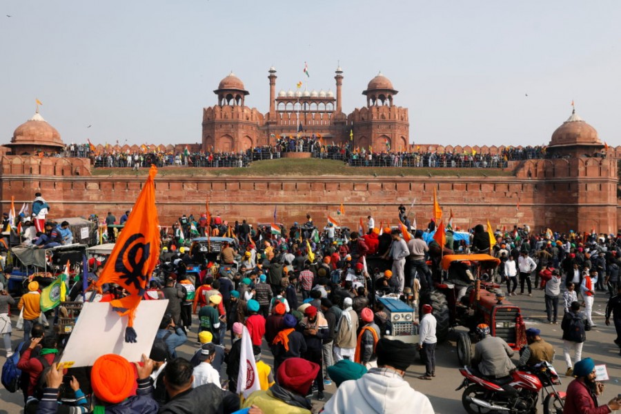 Indian farm protesters battle police to plant flags at historic Red Fort