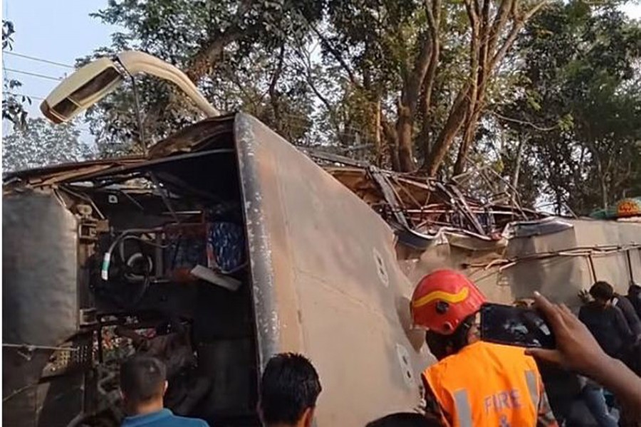 ঝিনাইদহে বাস-ট্রাক সংঘর্ষে নিহত কমপক্ষে  নয়জন