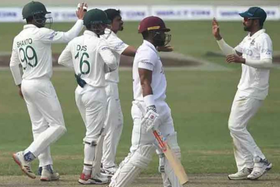 ৪০৯ রানে অলআউট ওয়েস্ট ইন্ডিজ