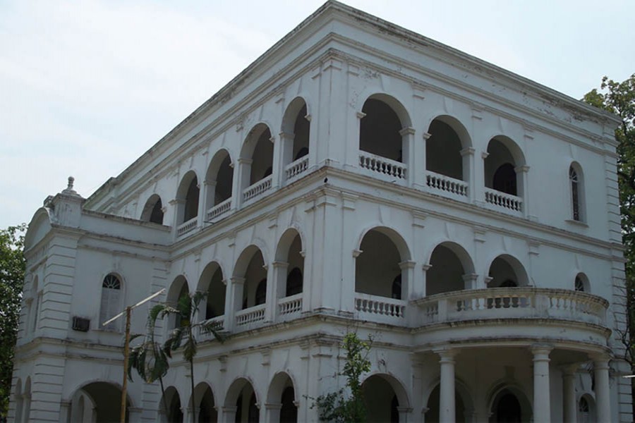 লক্ষ্য পূরণে ব্যর্থ বাংলা একাডেমি
