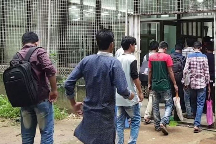 চলমান তিনটি বিসিএস পরীক্ষা পেছানর কোনো পরিকল্পনা নেইঃ পিএসসি