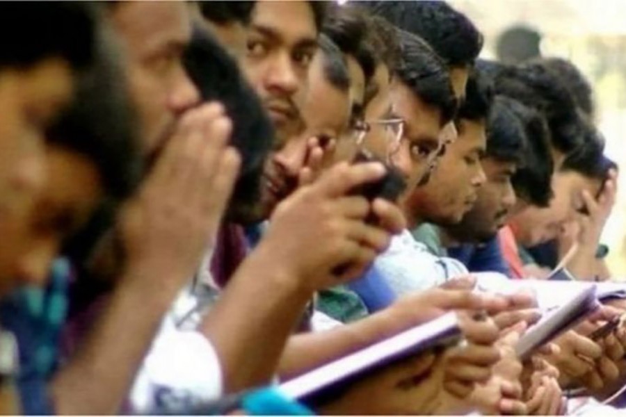 ডাক্তারি- ইঞ্জিনিয়ারিং পড়েও কেন  অনেকেই বিসিএস ক্যাডার হতে চান?