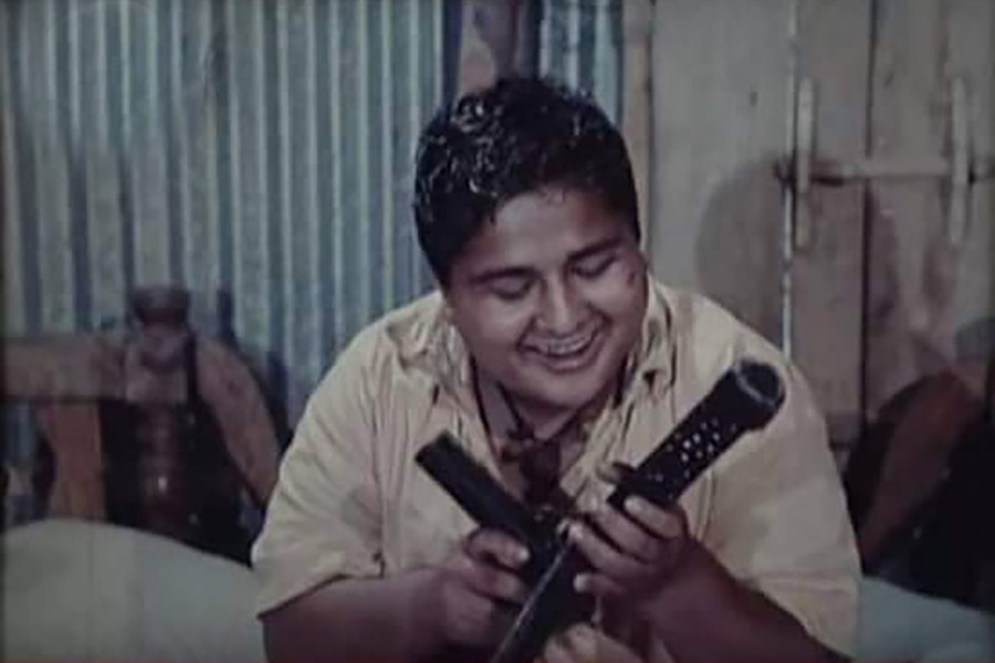 'হাঙর নদী গ্রেনেড' চলচ্চিত্রের একটি দৃশ্য