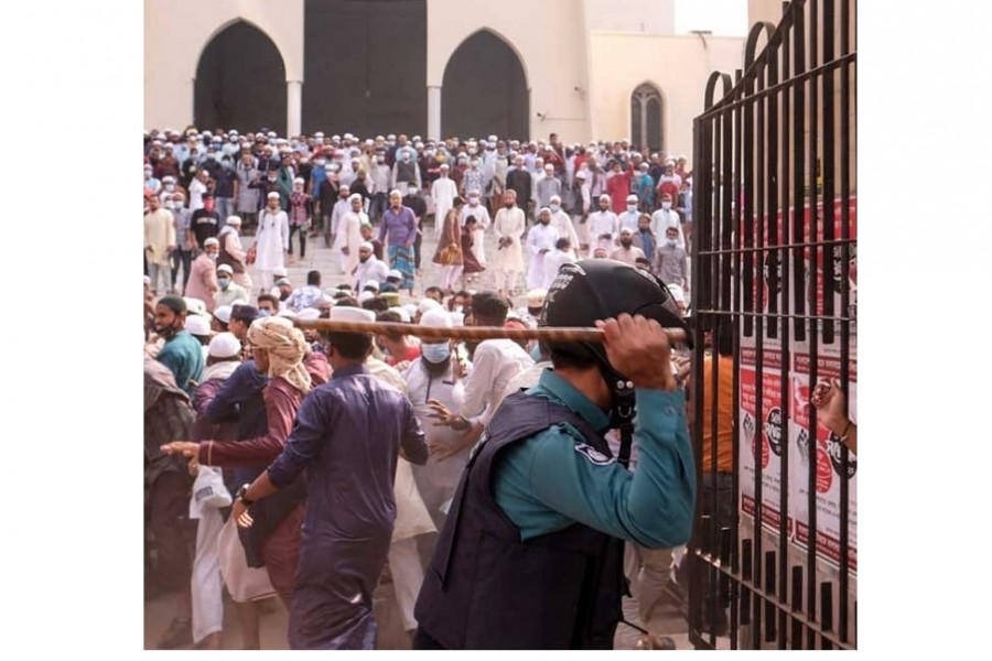Clash after Friday prayers at Baitul Mukarram Mosque over Modi’s visit