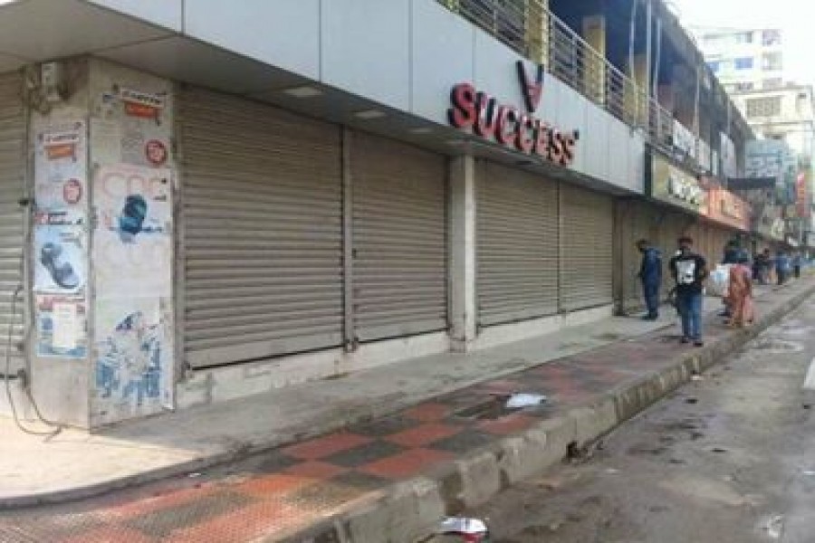 খুলনায় ৭টার পর দোকানপাট বন্ধের নির্দেশ