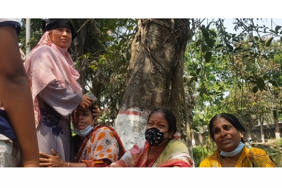 মুন্সীগঞ্জে স্বজনদের বাড়িতে মাতম