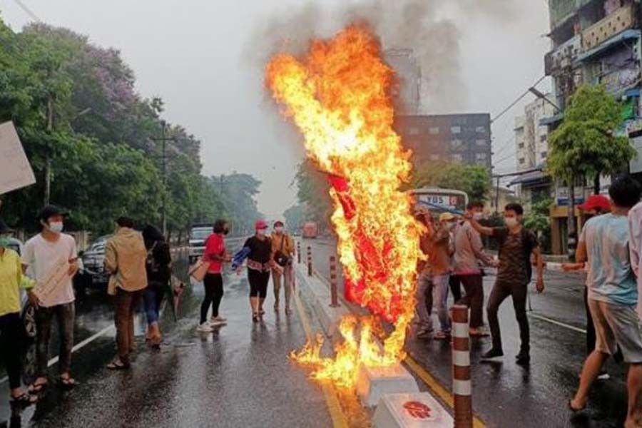 মিয়ানমারে জান্তাবিরোধী বিক্ষোভকারীদের পাল্টা হামলার মধ্যেই নিহত ১১
