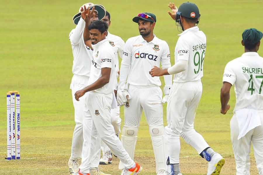 দারুণ শুরুর পর শেষ দিকে হুড়মুড় করে ভেঙে পড়ল বাংলাদেশের ইনিংস