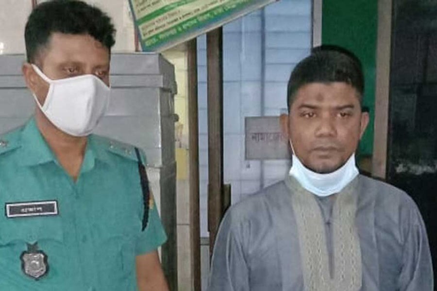 রিকশাচালককে নির্যাতন: ভিডিও দেখে এক ব্যক্তিকে গ্রেপ্তার করেছে পুলিশ