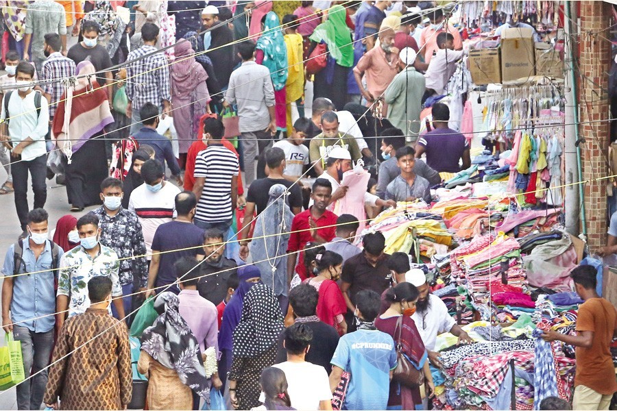 Crowds pour in for Dhaka's Eid shopping amid virus infection risk