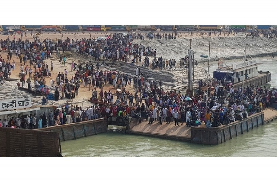 ঘরমুখো জনস্রোত ঠেকাতে শিমুলিয়া-পাটুরিয়া ঘাটে বিজিবি মোতায়েন