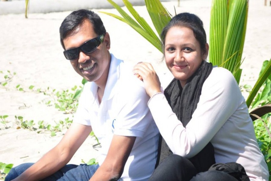 স্বামী বাবুল আক্তারের সঙ্গে মাহমুদা খানম মিতু; ২০১৬ সালের ৫ জুন সকালে চট্টগ্রাম শহরে হত্যা করা হয়েছিল তৎকালীন পুলিশ সুপার বাবুলের স্ত্রীকে।
