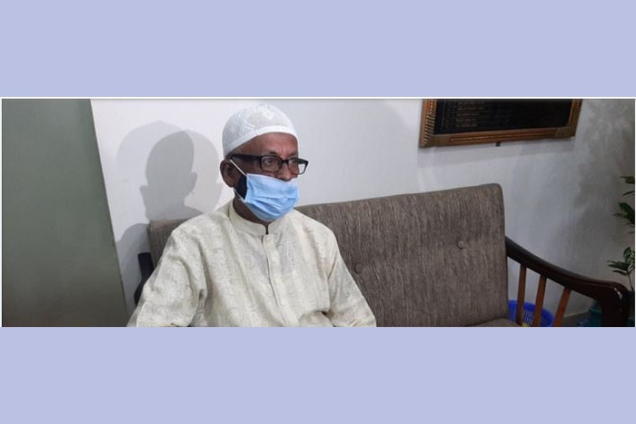 পাঁচলাইশ থানায় মিতুর বাবা সাবেক পুলিশ কর্মকর্তা মোশাররফ হোসেন/বিডিনিউজ টোয়েন্টিফোর ডটকম