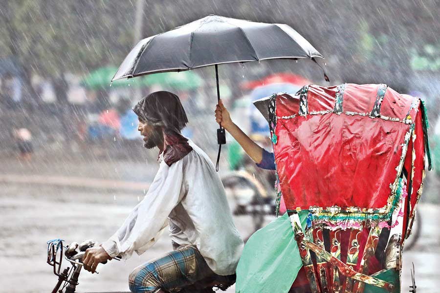 এক পশলা বৃষ্টিতে গরমের ক্লান্তি দূর হলেও তাপপ্রবাহ থাকছেই
