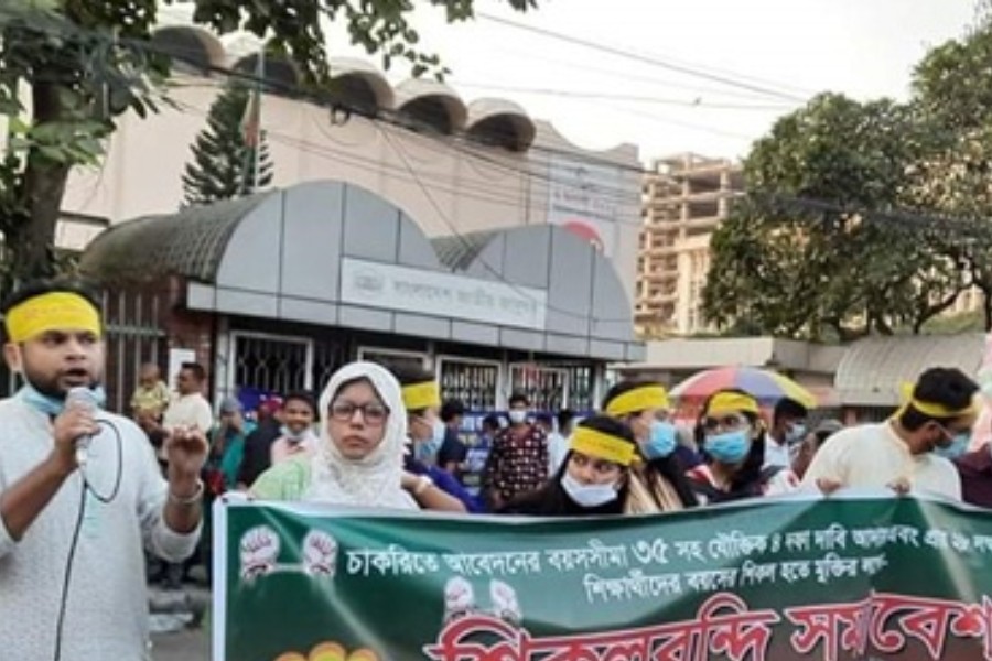 মহামারী: চাকরির চিন্তা, আরও দুশ্চিন্তা বয়স নিয়ে