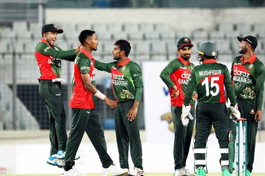 টানা ১০ ম্যাচ জয়শূন্য থাকার পর শ্রীলঙ্কাকে ৩৩ রানে হারালো বাংলাদেশ