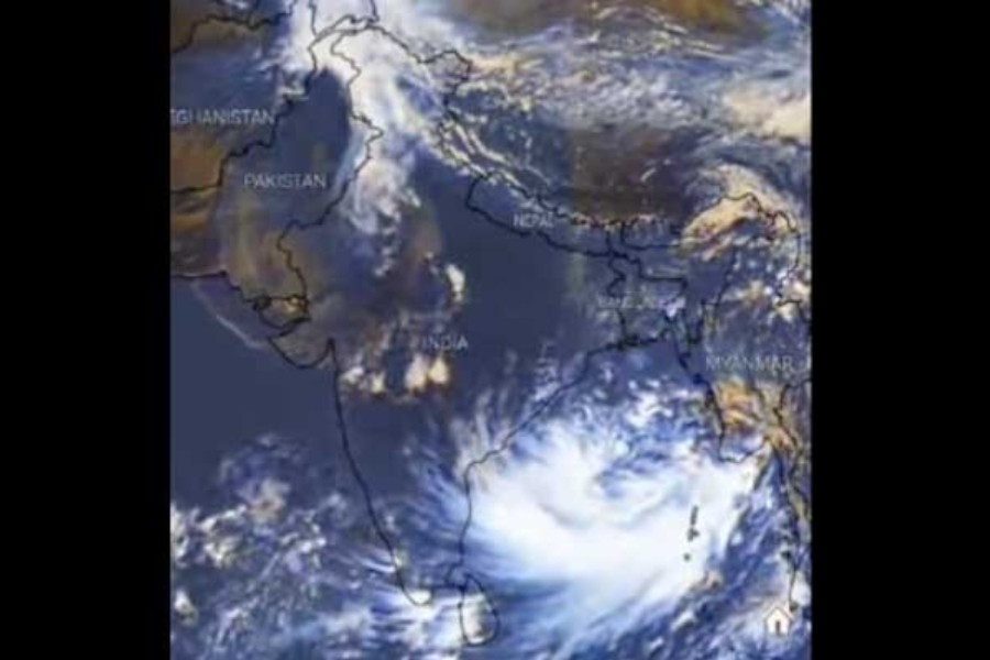 সাগরে ঘূর্ণিঝড় ‘ইয়াস’, বেড়েছে সংকেত