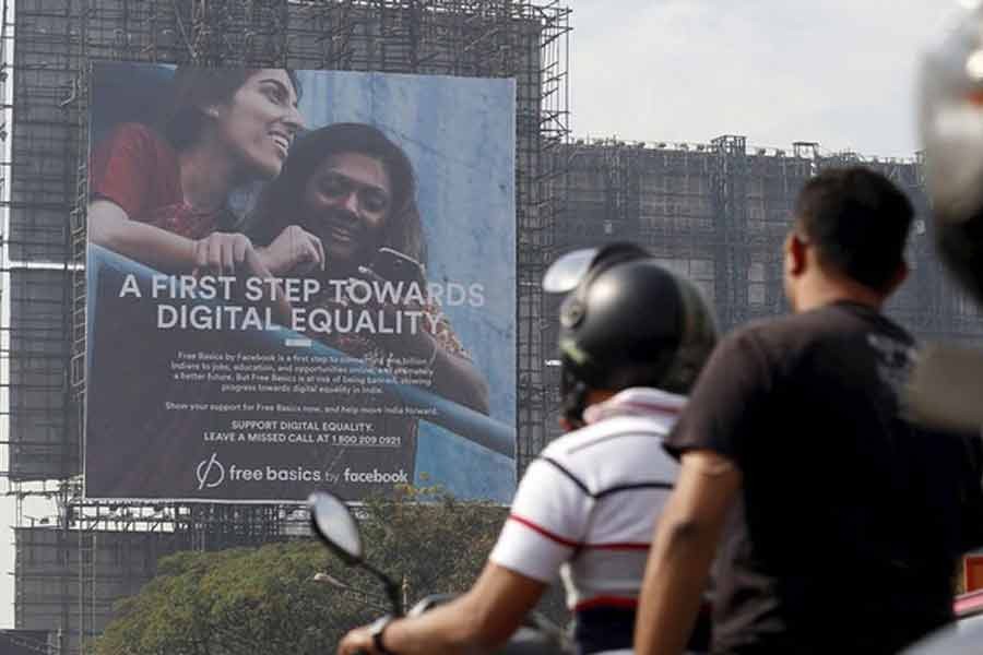 ভারতে নিষেধাজ্ঞার কবলে পড়বে ফেইসবুক, টুইটার?