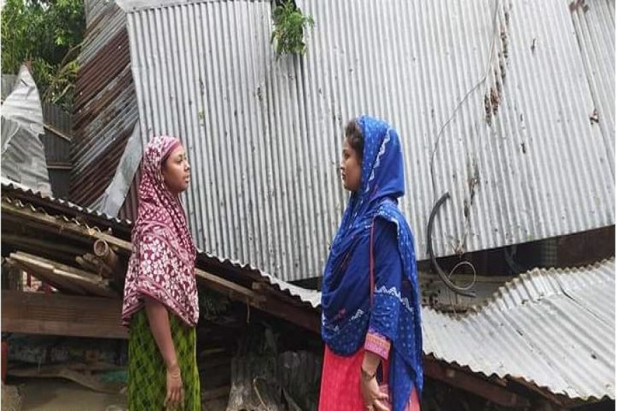 আকষ্মিক ঘুর্ণিঝড়ে নেত্রকোণায় শতাধিক ঘরবাড়ি  ও গাছপালা বিধ্বস্ত