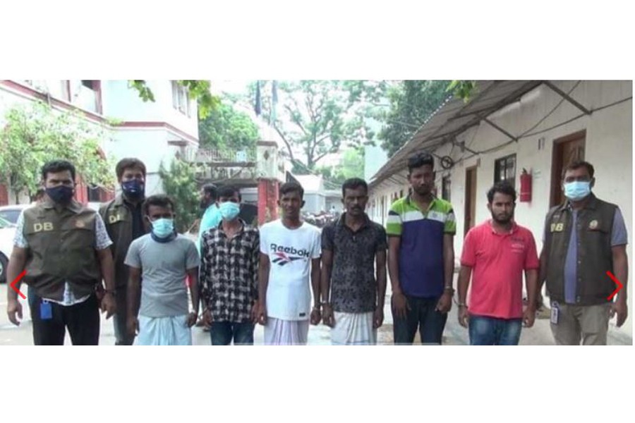 প্রথমে ভাড়া করেন মাইক্রোবাস-প্রাইভেটকার, পরে ছিনতাই করেন তারা