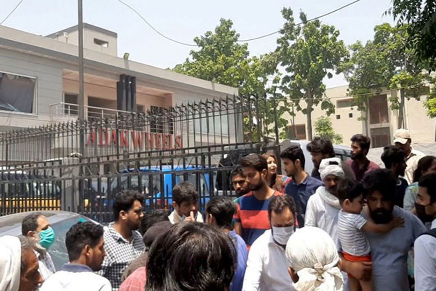 পাকিস্তানের লাহোরে বিস্ফোরণে নিহত ২, আহত ১৪