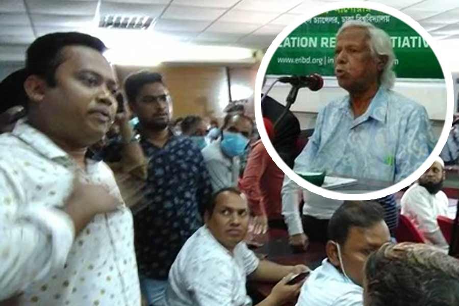 শনিবার জাতীয় প্রেসক্লাবে এক অনুষ্ঠানে গণস্বাস্থ্য সংস্থার ট্রাস্টি ডা. জাফরুল্লাহ চৌধুরীর বক্তব্যের প্রতিবাদ করছেন ছাত্রদলের কেন্দ্রীয় নেতা ওমর ফারুক কাউসার। (ইনসেটে) ওই অনুষ্ঠানে বক্তব্য রাখছেন ডা. জাফরুল্লাহ চৌধুরী। ছবি: বিডিনিউজ টোয়েন্টিফোর ডটকম