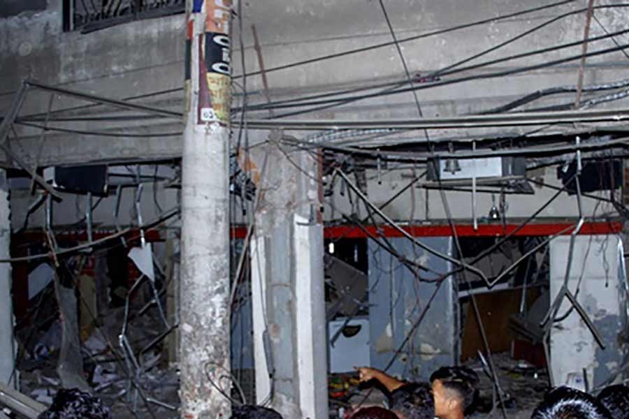 মগবাজারে বিস্ফোরণে ভবন ধসে নিহত অন্তত ৩