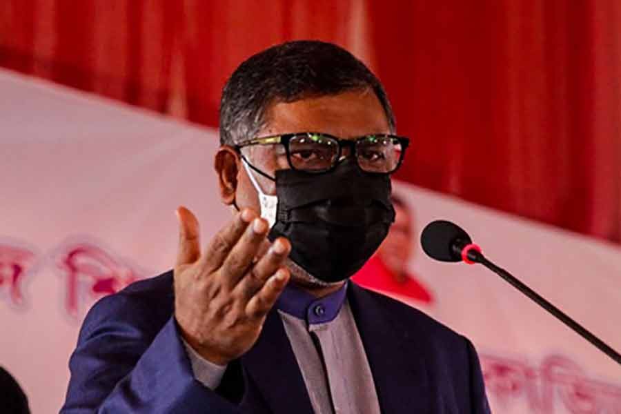 স্বাস্থ্যমন্ত্রীর পদত্যাগ দাবি করেছেন বিরোধী দলের সদস্যরা