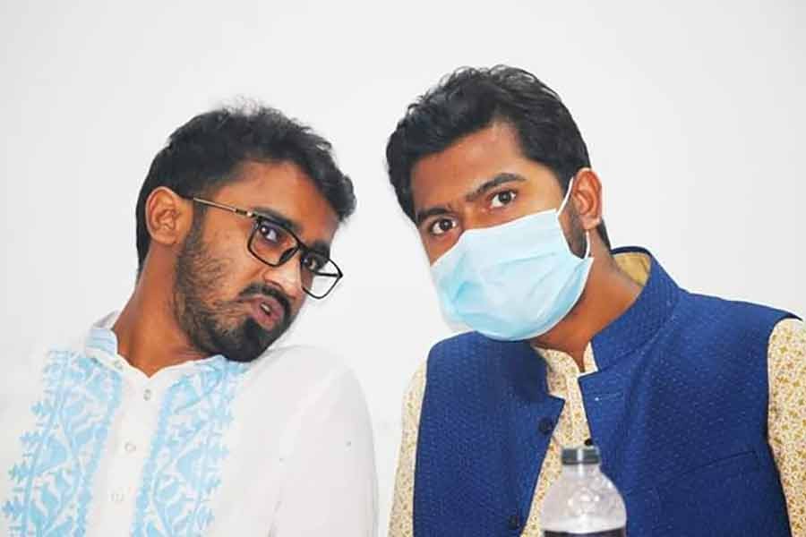 নুরুল হক নূরের সঙ্গে রাশেদ খান (বাঁয়ে)।