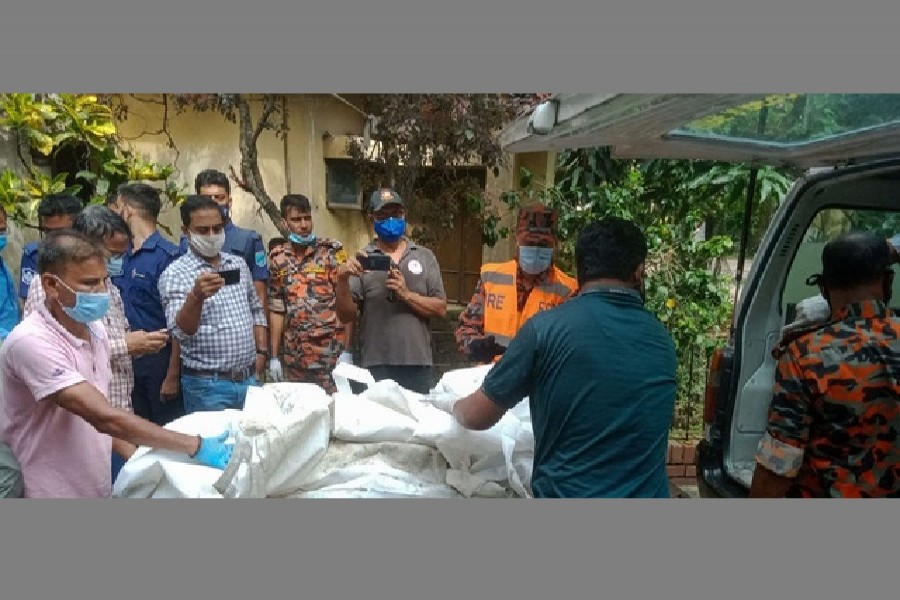 পোড়া লাশগুলোর জায়গা হচ্ছে না ঢাকা মেডিকেলের মর্গে
