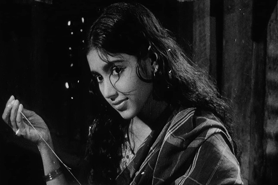 সুভাষ দত্ত পরিচালিত ‘সুতরাং’ ছবির একটি দৃশ্যে কবরী