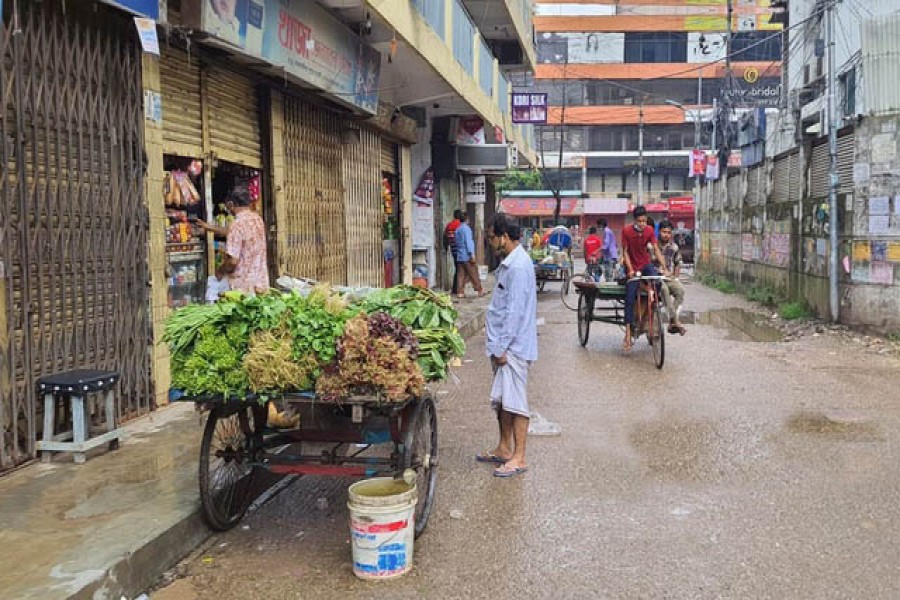 পুলিশ গেলে দোকান খোলে