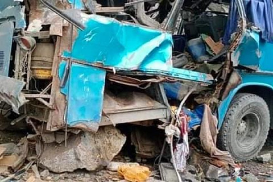 পাকিস্তান: চীনা ইঞ্জিনিয়ার বহনকারী বাস লক্ষ্য করে বোমা, সৈন্যসহ ১৩জন নিহত