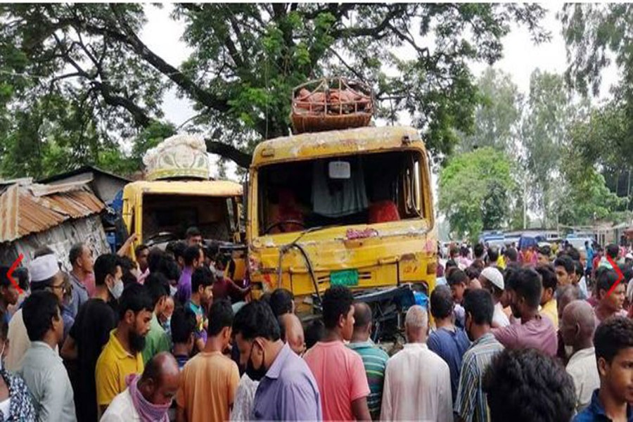 ঠাকুরগাঁওয়ে ট্রাকের ধাক্কায় অটোরিকশা চুরমার, নিহত ৩