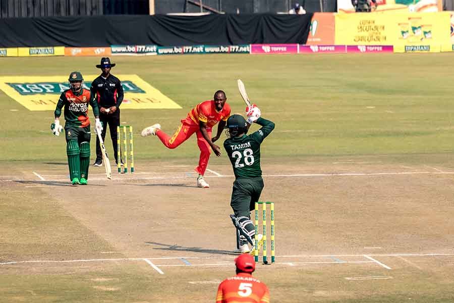 নিজের ২০০তম ওয়ানডেতে প্রথম বলেই আউট মাহমুদউল্লাহ