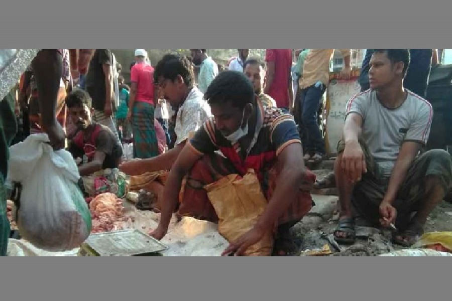 জমজমাট বেচাকেনা ‘কোরবানির গোস্তের হাটে’
