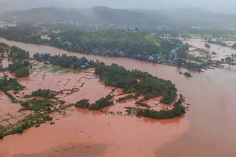 মহারাষ্ট্রে বন্যা, ভূমিধসে মৃত্যু বেড়ে ১৩৬