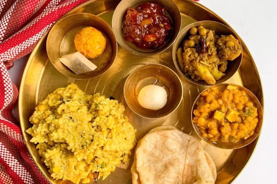 বর্ষাবিলাসে খিচুড়ি