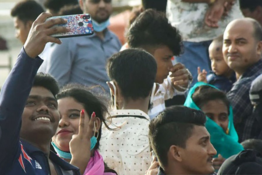 কোভিডে এক দিনে ২২৮ মৃত্যু, শনাক্ত আবার ১১ হাজারের উপরে