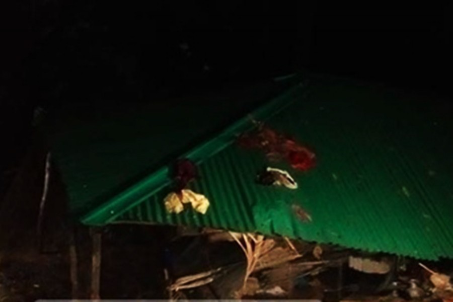 কক্সবাজারে পাহাড় ধসে ৫ শিশুর মৃত্যু