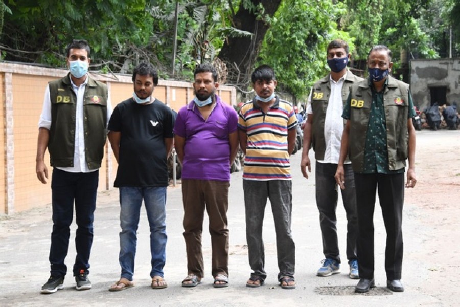 ‘টাকার বিনিময়ে হত্যা করে তারা গা ঢাকা দিত প্রত্যন্ত অঞ্চলে’