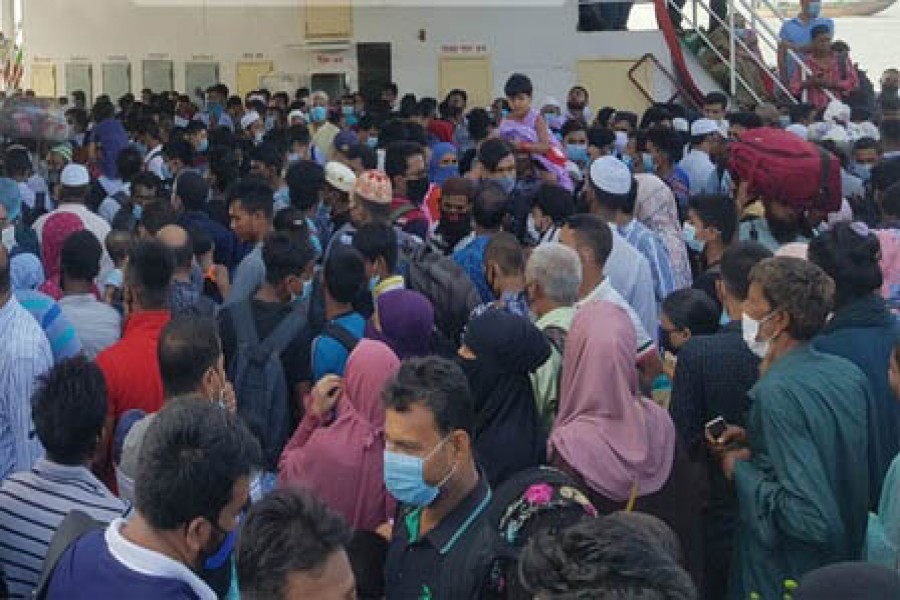 ‘লকডাউন আবার ফ্যাক্টরিও খোলা, আমরা কী করব’