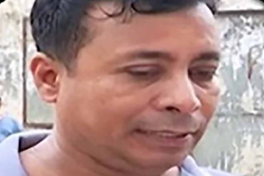 আর কখনও ‘নামিদামি মানুষের’ গাড়ি চালাবো না, বললেন পরীমনির ড্রাইভার