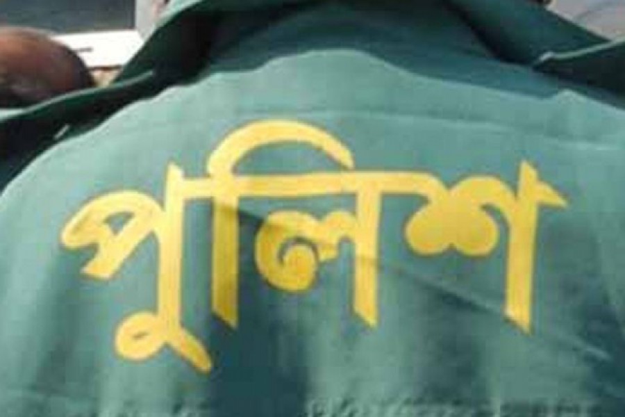 স্বামীর ‘নির্যাতনের’ প্রতিকার চেয়ে পুলিশ ফাঁড়িতে, সেখানেও ‘নিপীড়ন’