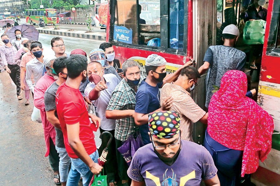 গণপরিবহনে আসনের অতিরিক্ত যাত্রী নয়: বিআরটিএ