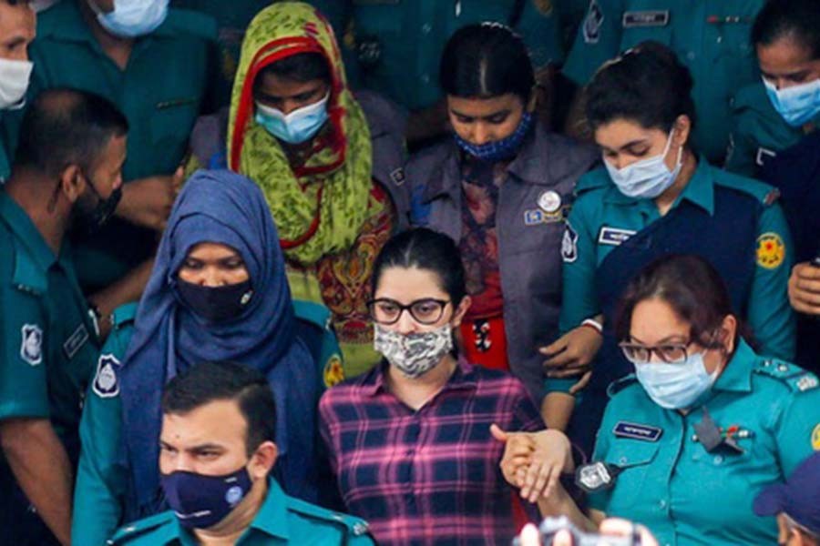 পরীমনি মাদক নিলে রিহ্যাবে পাঠান, রিমান্ডে কেন: শুনানিতে আইনজীবী