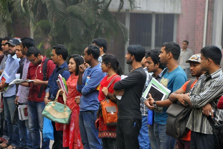 চাকরিপ্রার্থীদের বয়সে ছাড়ের প্রস্তাব প্রধানমন্ত্রীর কাছে