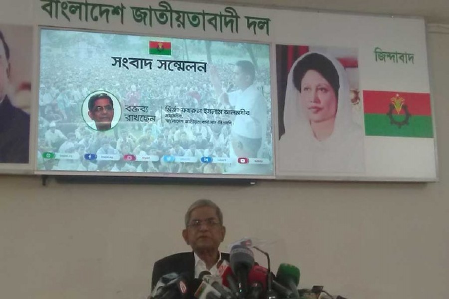 পদ্মা সেতুতে ফেরির ধাক্কা নিয়ে কাদেরের কথায় ফখরুলের হাসি
